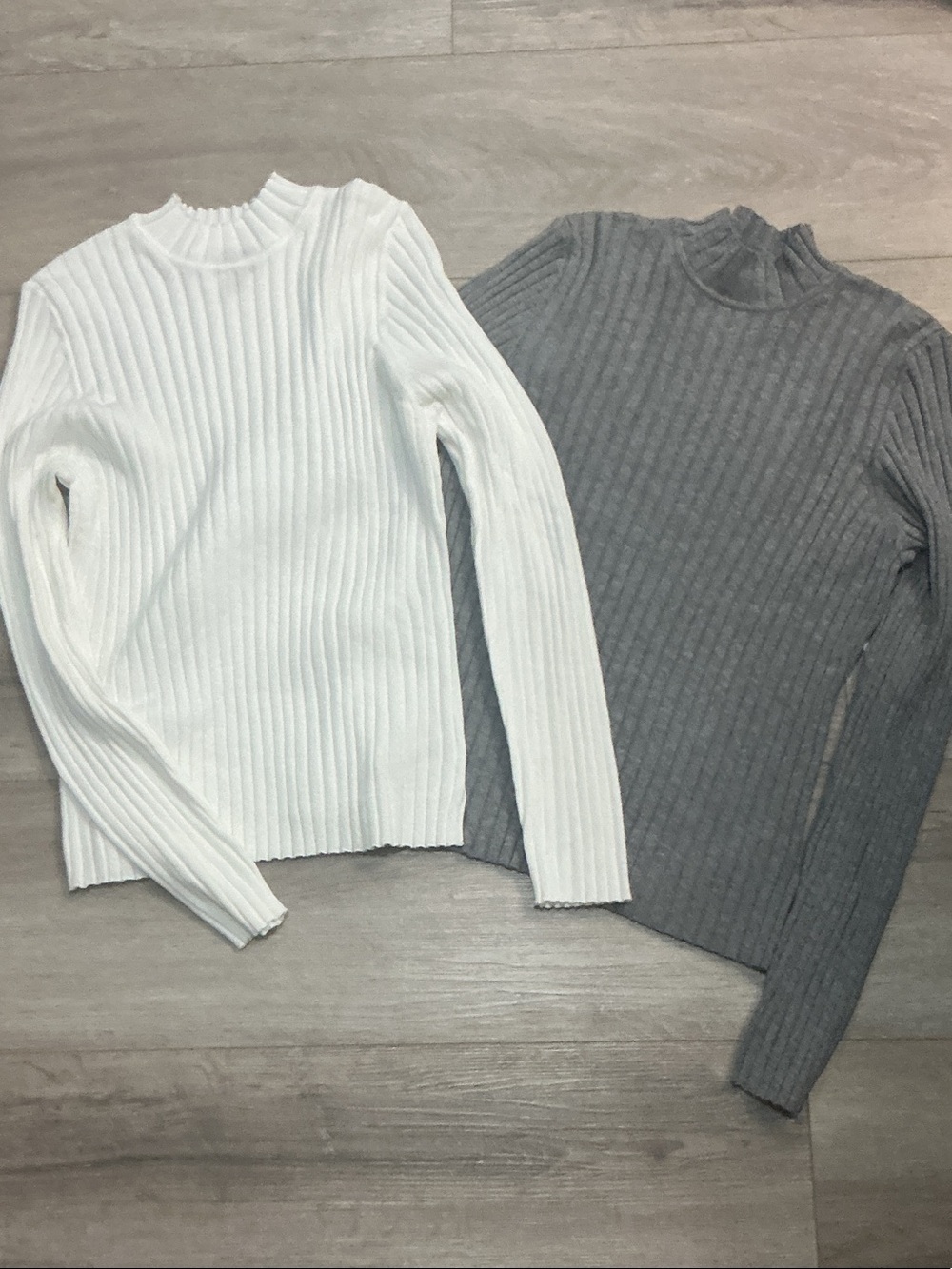Ribbed Mock Neck Sweater - White & Gray
